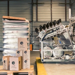 Automatic filling machine for glass bottles, beer, cider, lemonade, wine