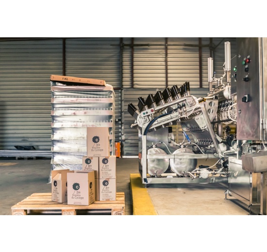 Automatic filling machine for glass bottles, beer, cider, lemonade, wine