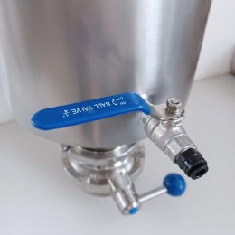 Cold hopping with HopsDrop by INDCOM - for dosing granulated hops