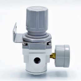 pressure reducing valve equipped with a manometer