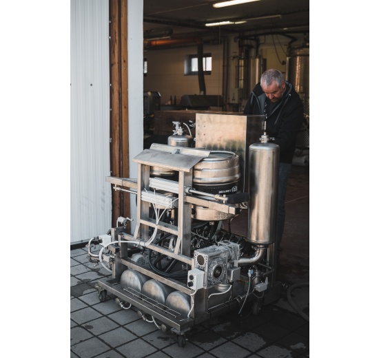 KEG filling machine by INDCOM, great solution for filling beverages