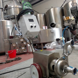 Portable centrifugal pumps with opened impeller