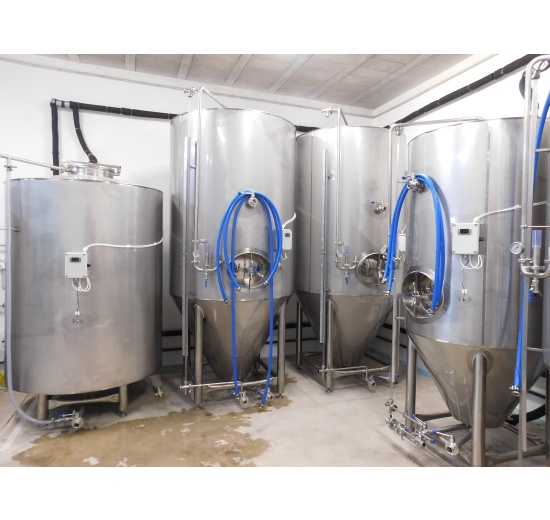Bunging apparatus on brewing tanks
