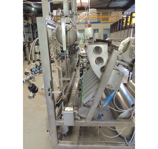 Automatic filling machine (bottle spraying + filling bottles with a drink)
