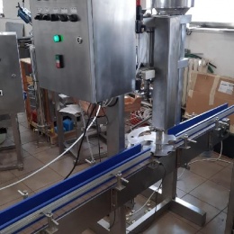 Capping machine for beverage production