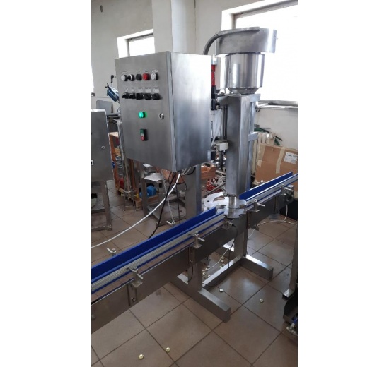 Capping machine for beverage production