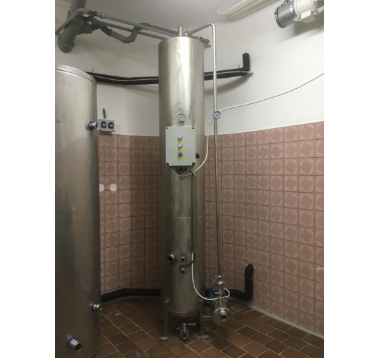 Carbonating device for beer, cider, lemonade, kombucha, soda and other beverages