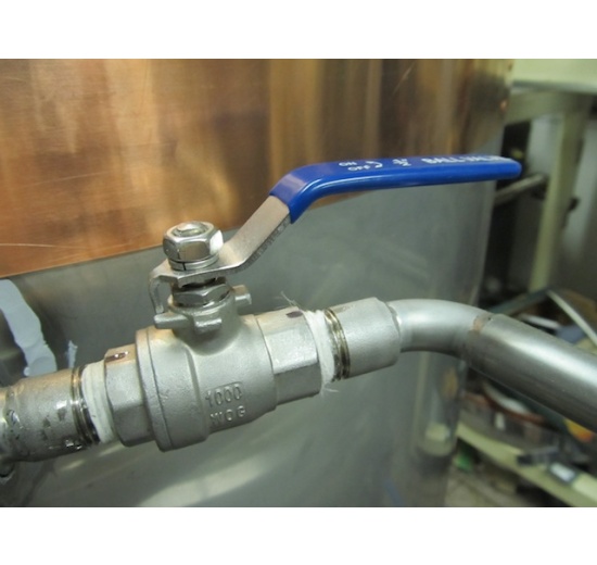 Stainless steel ball valve with full bore, two-piece, threaded