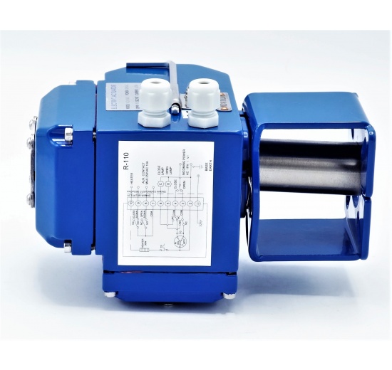 electric actuator with bracket and connecting shaft
