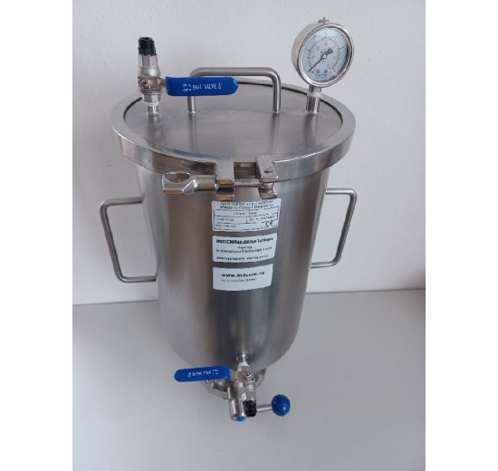 Hops Doser for cold hopping of beer