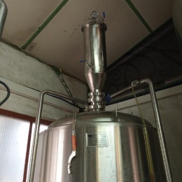hopsdrop installed on the top of tank