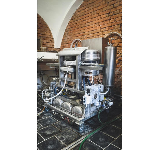 KEG washing and filling machine