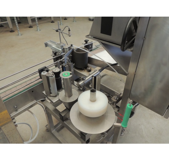 Labeling machine for breweries and other beverages producers