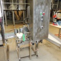 Labeling machine for glass bottles