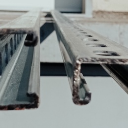 Nosník montážní perforovaný| 41x25 detail