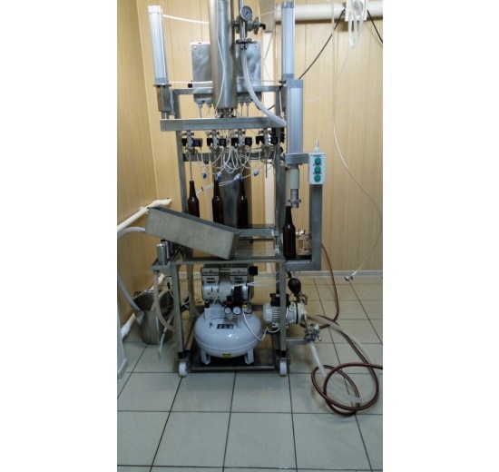 Poloautomatická mycí linka na plnění piva do láhví ze skla