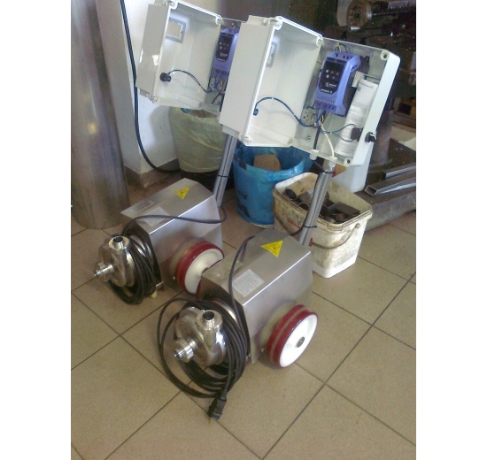 Portable centrifugal pumps with opened impeller
