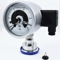 Stainless steel manometer with electrical contacts and separating membrane-clamp, dial 100 mm